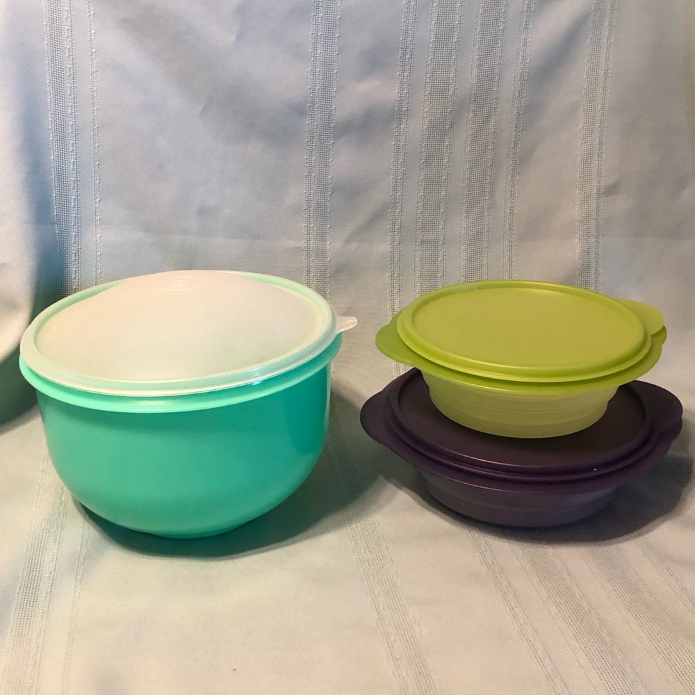 Vintage Tupperware Lettuce Keeper and 2 Flatout Bowls